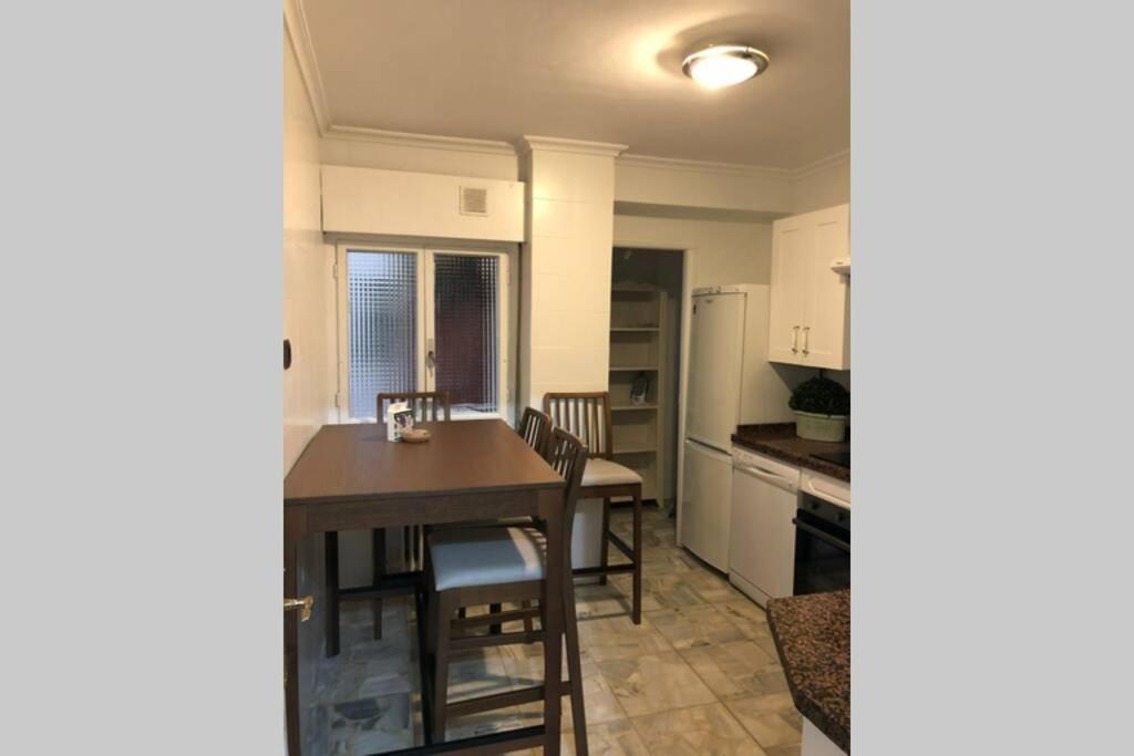 Ferienwohnung Piso En El Centro De Oviédo Exterior foto